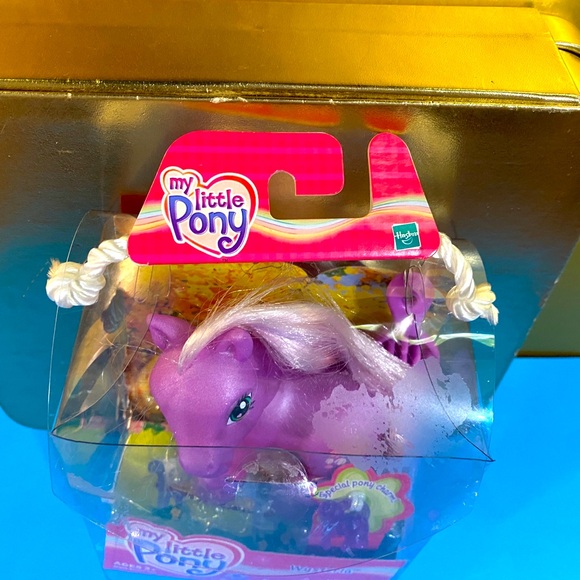 MY LITTLE PONY G3 VTG 2002 WYSTERIA PONY WITH SPECIAL PONY PURPLE CHARM & BRUSH - Picture 6 of 11